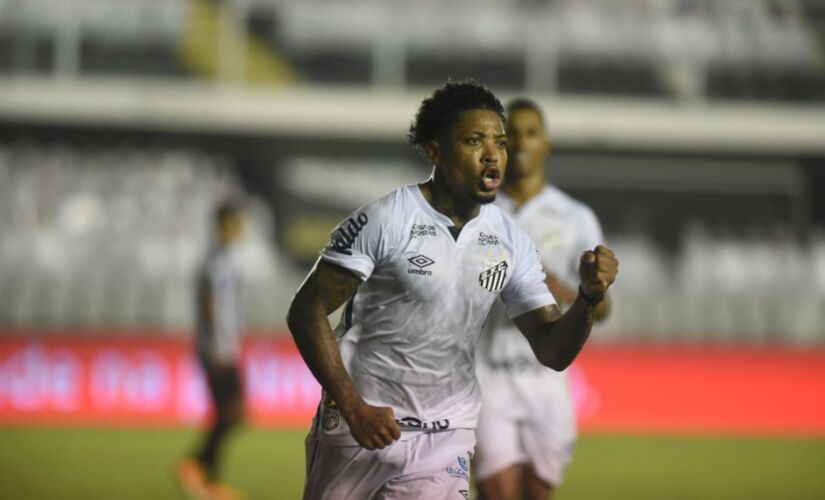 O atacante Marinho