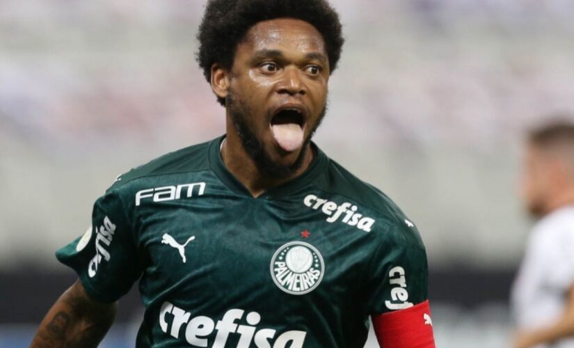 Luiz Adriano teve saída conturbada do clube alviverde e aproveitou para alfinetar a ex-equipe