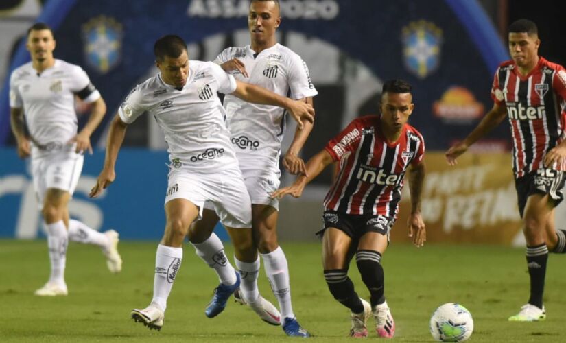 Mesmo jogando fora de casa, a equipe comandada pelo técnico Fernando Diniz apresentou uma proposta de jogo ofensiva