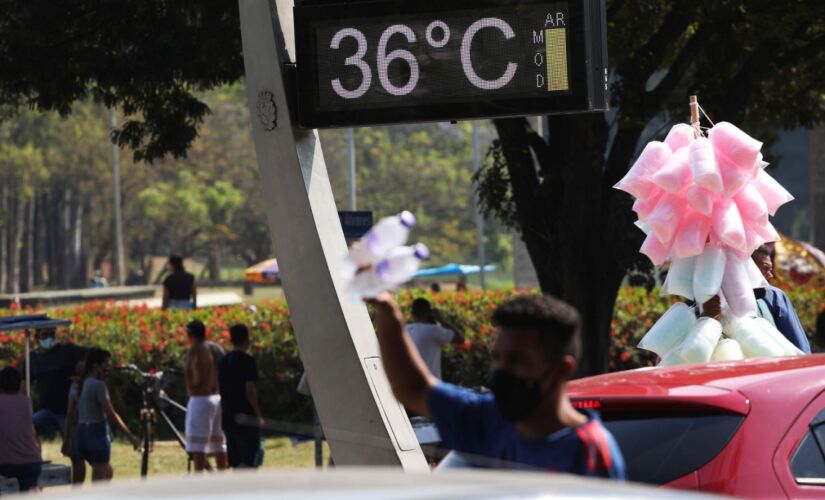 Term&ocirc;metros marcaram temperaturas maiores que 30&ordm;C no domingo (13)