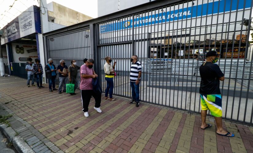 Segurados que buscaram atendimento nas agências do INSS de SP encontraram agências fechadas