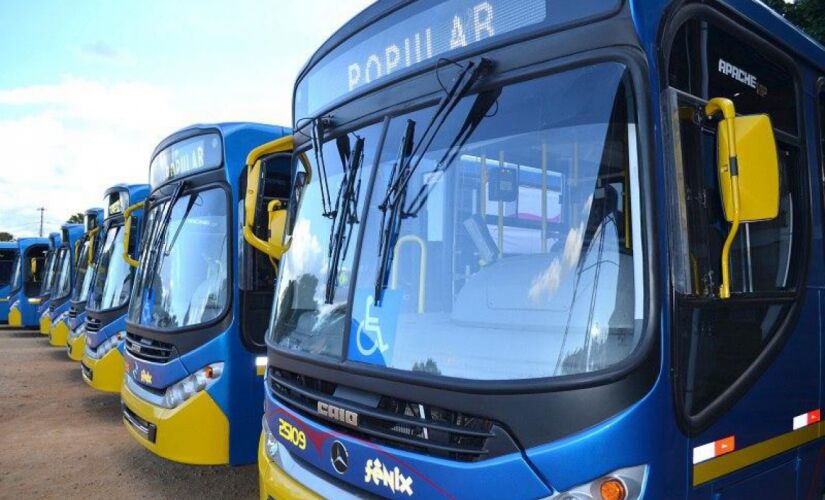 Usuários cobram mais ônibus e retorno dos horários