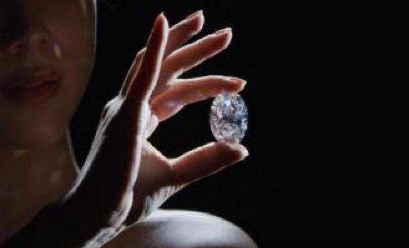 ENTITY_quot_ENTITYO diamante de 102,39 quilates é perfeito de acordo com todos os critérios críticosENTITY_quot_ENTITY, diz em sua página a casa de leilões