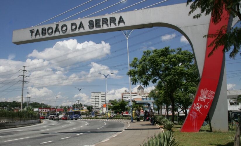 Segundo a Administra&ccedil;&atilde;o, os servi&ccedil;os essenciais como Prontos Socorros, permanecem abertos, em regime de plant&atilde;o
