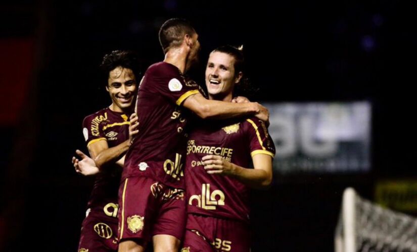 Foi a quarta vitória da equipe rubro-negra nos últimos seis jogos
