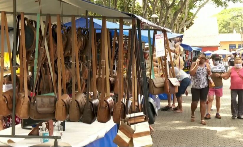  Após seis meses, os artesãos retomaram as suas atividades em Embu