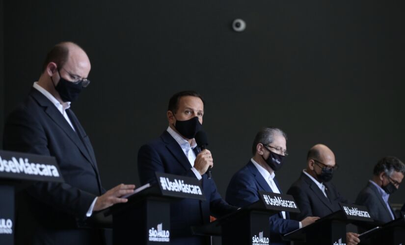 Governador João Doria, durante entrevista coletiva na tarde desta segunda-feira
