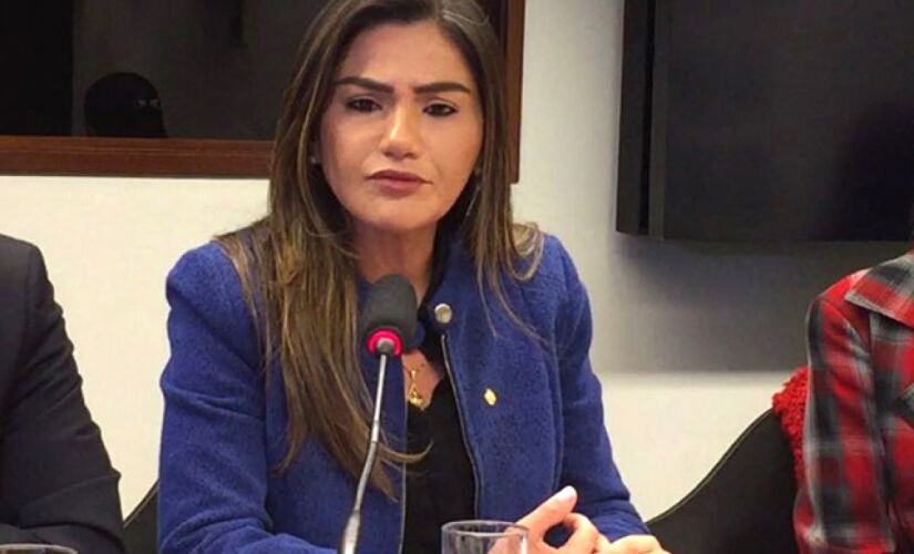 A deputada Jéssica Sales (MDB-AC) é a autora do projeto de lei