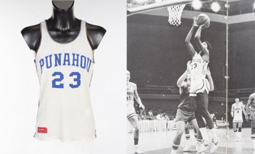 A camisa teria sido usada pelo ex-presidente norte-americano, em 1979, quando ele jogava no time da Escola Punahou, no Havaí