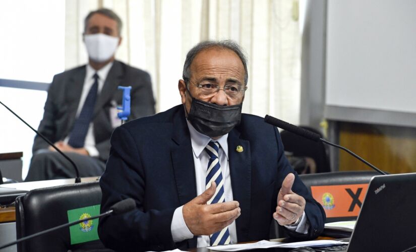 O senador Chico Rodrigues (DEM-RR)foi flagrado com dinheiro na cueca durante uma operação da PF