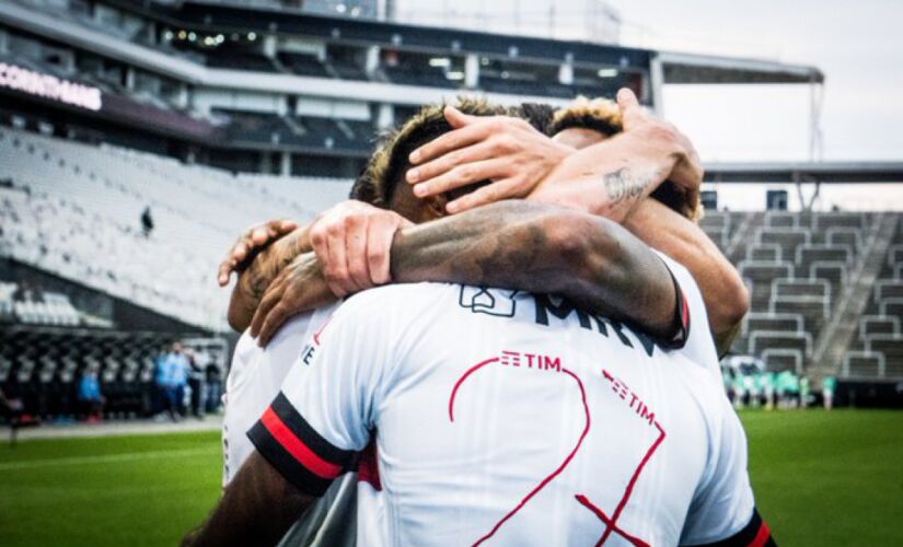 O Flamengo enfrenta o Internacional, no próximo domingo (25), no Beira-Rio, em Porto Alegre, pelo Brasileirão