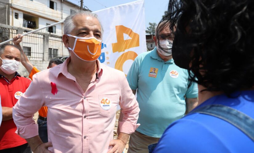 O candidato a prefeito de São Paulo, Márcio França, em visita ao bairro da Brasilândia 