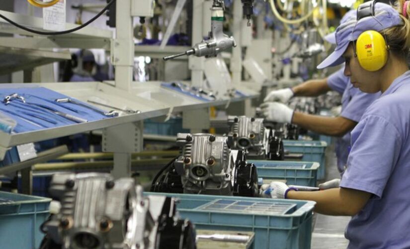 Os cursos são gratuitos e têm contrato de trabalho de até 2 anos; com o conhecimento técnico, o candidato tem mais chances de ser efetivado após o fim do contrato