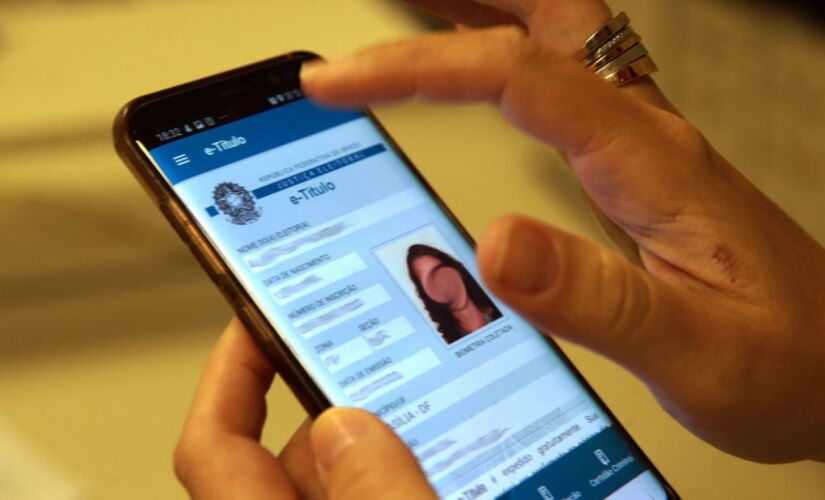 O e-T&iacute;tulo pode ser baixado gratuitamente nas plataformas Google Play, para celulares que usam o sistema operacional Android e App Store, para usu&aacute;rios de iPhone