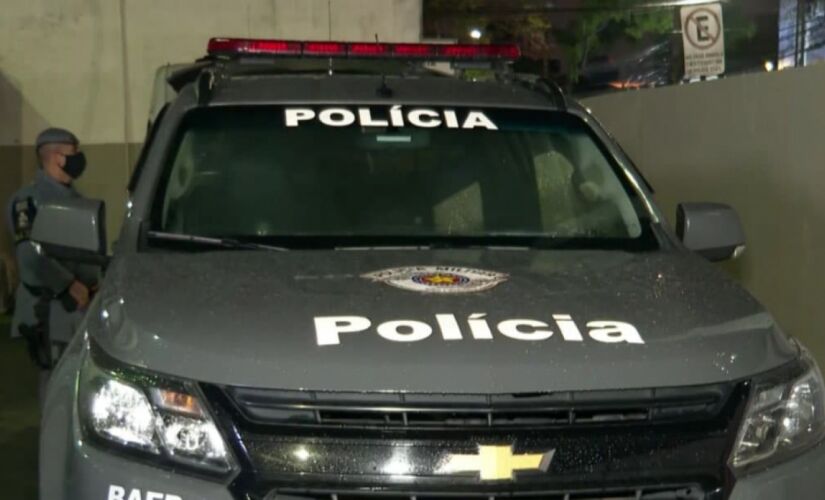 De acordo com o cabo da Polícia Militar, Jonatan Araújo, um suspeito se rendeu e outros cinco tentaram fugir