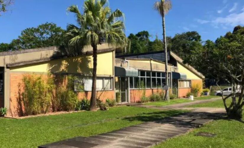 O imóvel, localizado no bairro de Sertão do Maruim, na cidade catarinense de São José, tem fácil acesso à Rodovia SC407 e à BR-101