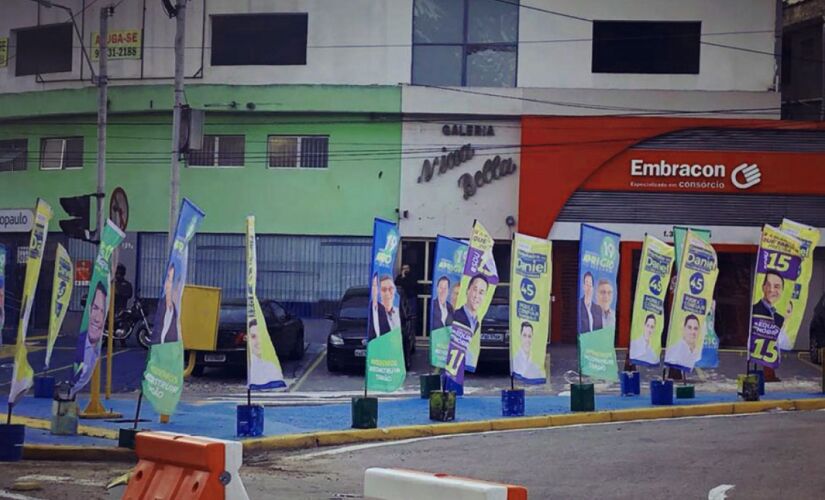 Candidatos devem respeitar três metros de distância de uma bandeira para outra