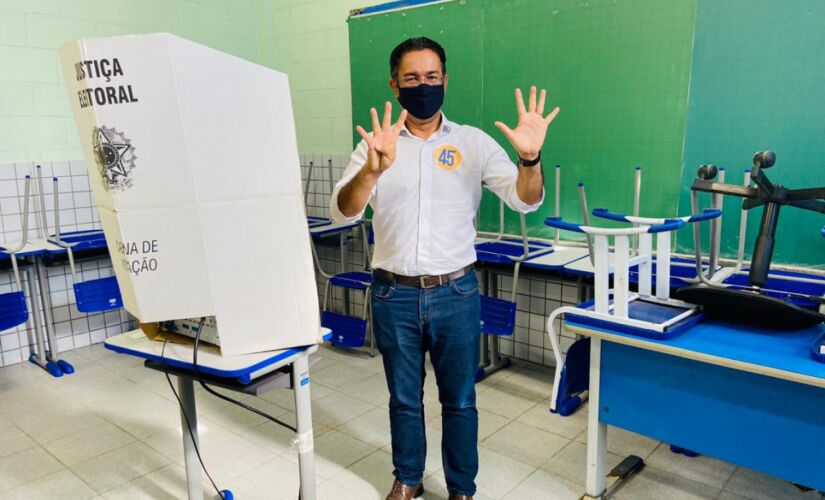 Ademario em local de votação
