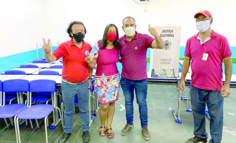 Professor Oderlan votou no início da tarde no colégio Lúcia de Castro, no Pq. Pinheiros Taboao 