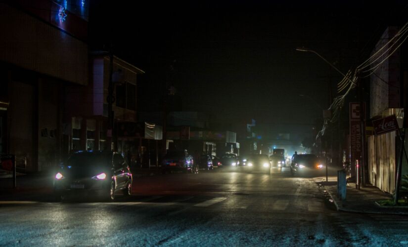 Moradores enfrentam falta de luz no Amapá há 17 dias, desde incêndio em uma subestação de energia 