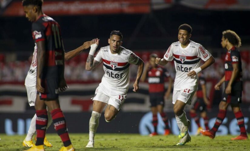 Luciano balançou as redes duas vezes no Morumbi e garantiu a classificação do São Paulo