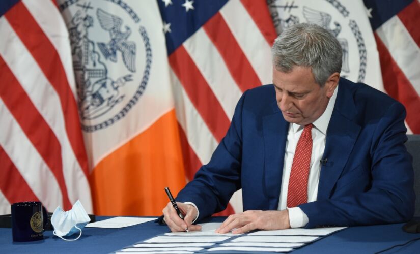 O prefeito de de Nova York,  Bill de Blasio, decretou o fechamento de escolas para conter novo avanço da Covid-19 na cidade