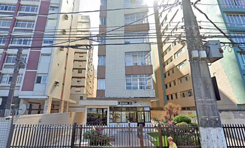 O flagrante ocorreu em um apartamento neste prédio, na Orla do José Menino
