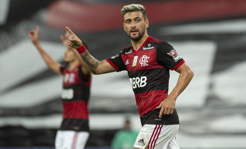 Flamengo teve um início de partida arrasador, e logo aos dois minutos, abriu o marcador