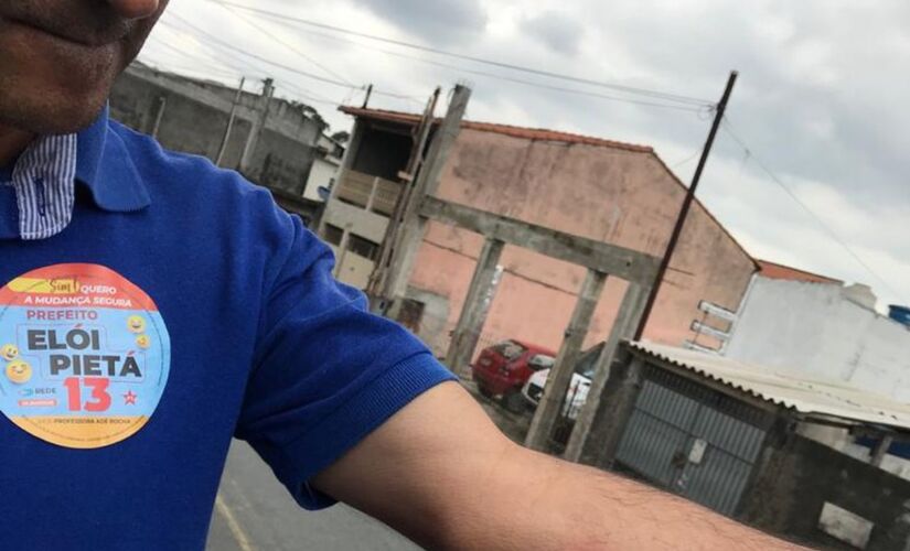 Anselmo foi ferido no momento em que o automóvel passou pela avenida Florinda Martins Barbosa, no bairro Cabuçu