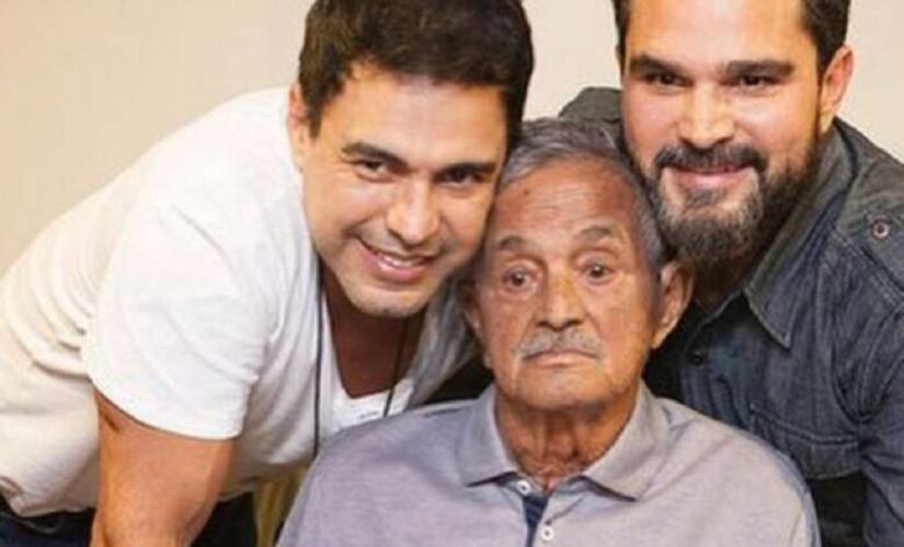 Zezé e Luciano com o pai