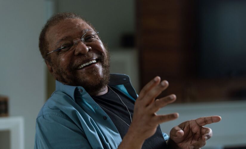 Martinho da Vila na sua casa, na Barra da Tijuca, no Rio de Janeiro; cantor prevê um Carnaval explosivo em 2021