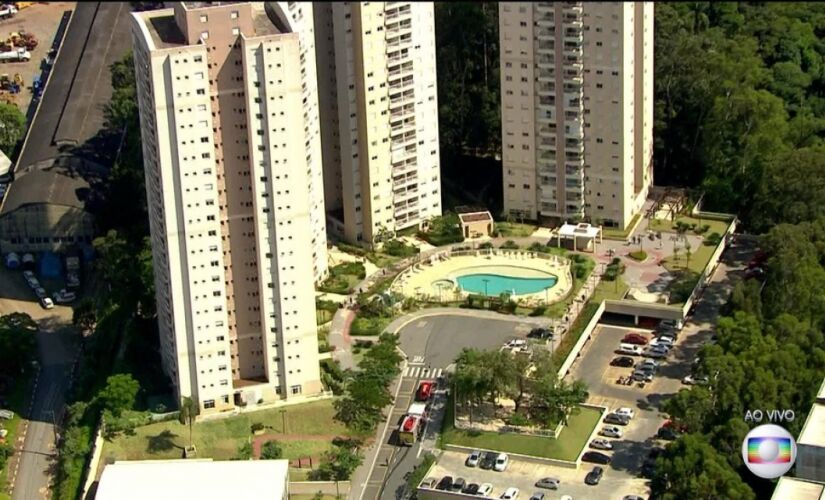 Segundo a PM, a m&atilde;e teria deixado a filha sozinha em casa dormindo enquanto desceu at&eacute; a portaria do condom&iacute;nio