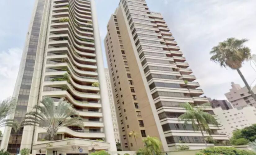 Entre os lotes, vale destacar um apartamento com 468 m²