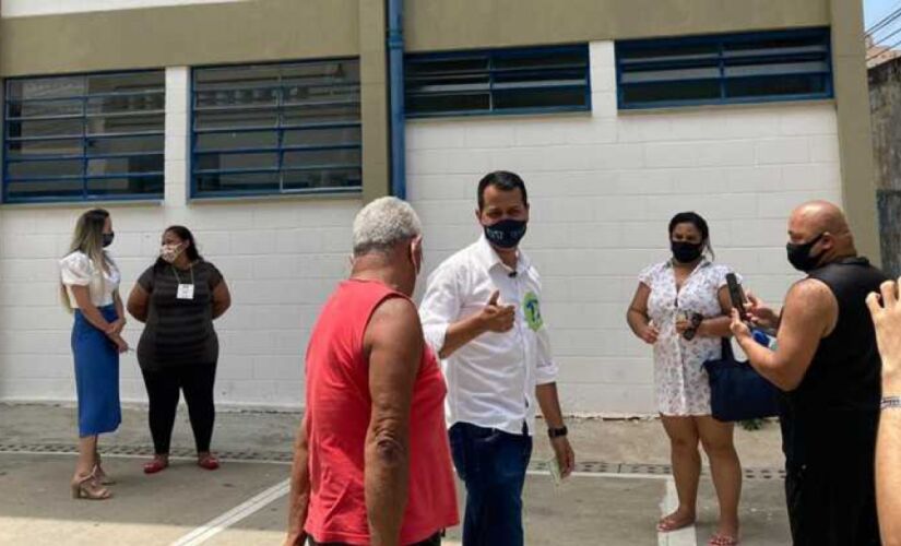 O candidato à prefeitura de Praia Grande, Danilo Morgado (PSL) votou por volta das 10h50 da manhã na escola E. E. Reverendo Augusto Paes D Ávila