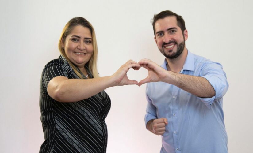 Kayo Amado (PODE) ao lado de sua vice, Sandra Conti da Costa (DEM)
