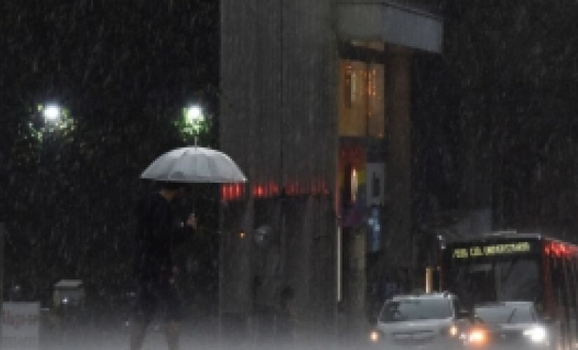 Avenida Paulista durante fortes chuvas