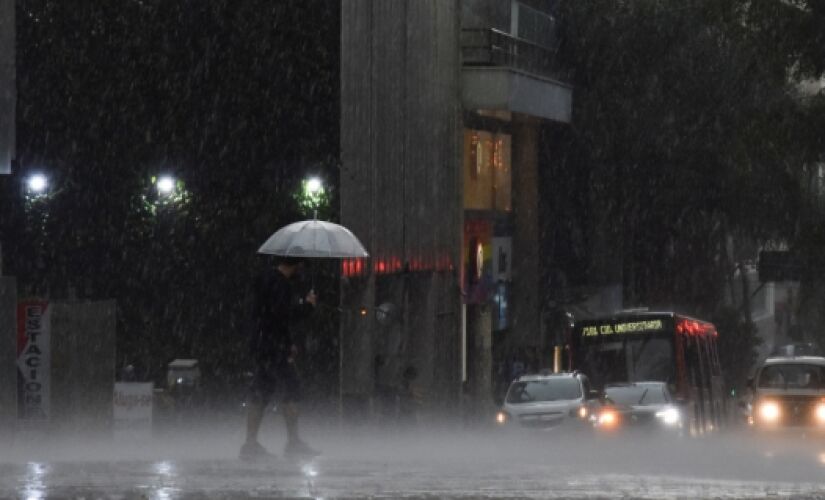 Avenida Paulista durante fortes chuvas (arquivo)