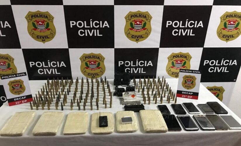 Polícia encontrou armas, munição e malotes de dinheiro com a mulher presa em São Paulo; outras prisões ocorreram no sul