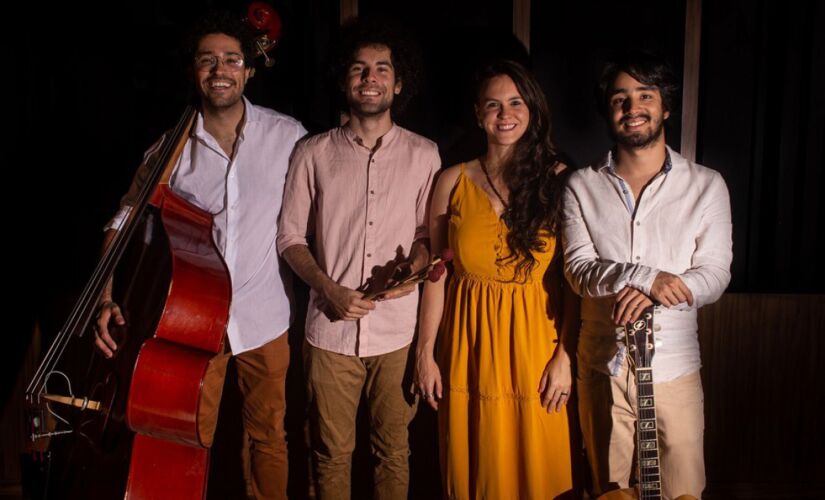 A cantora Jacque Falcheti e o trio Retrato Brasileiro