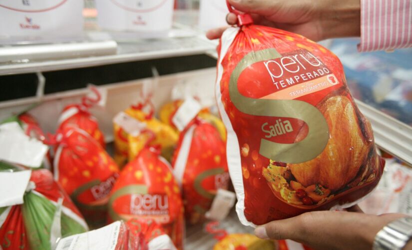 Segundo a FGV, a infla&ccedil;&atilde;o deste ano sobre o frango, que atingiu cerca de 13%, impactou o pre&ccedil;o do peru, que lidera o ranking de valor mais alto
