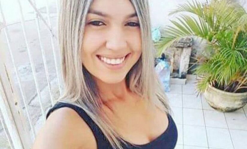 Laudo aponta que Juliana Ferraz do Nascimento, achada morta em banheiro, tentou se defender