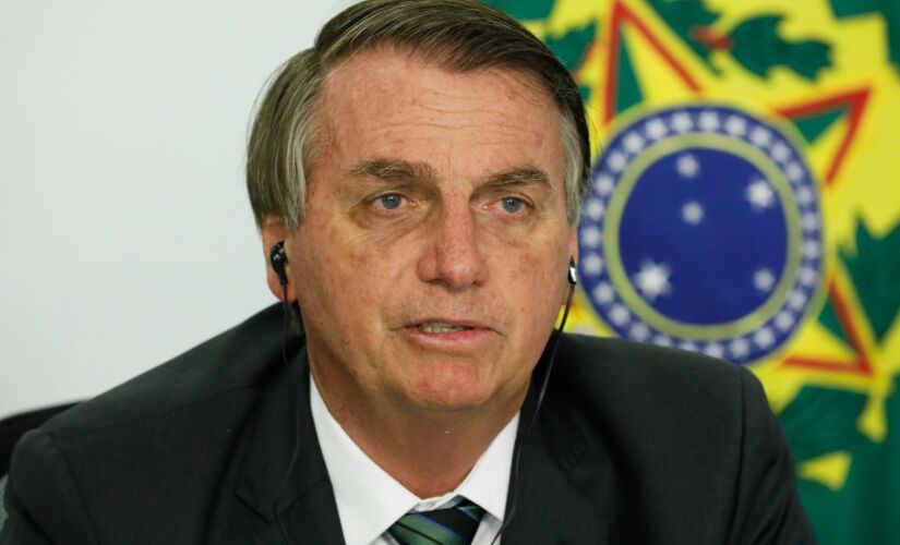 Presidente Jair Bolsonaro (sem partido) voltou a minimizar a demora para o início da vacinação contra Covid-19 no Brasil