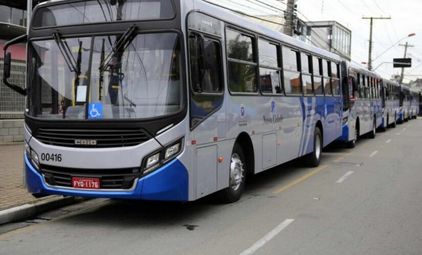  A empresa de ônibus que atua nos municípios é a Viação Caieiras
