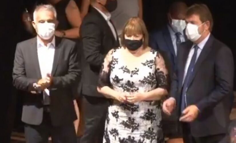 Raquel e Reco foram acompanhados de Alberto Mourão durante cerimônia
