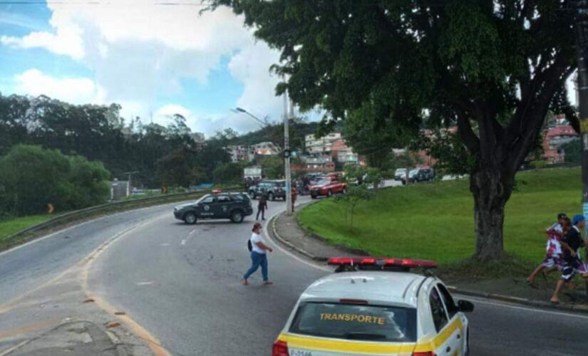 A troca de tiros aconteceu na avenida Paulo Ayres