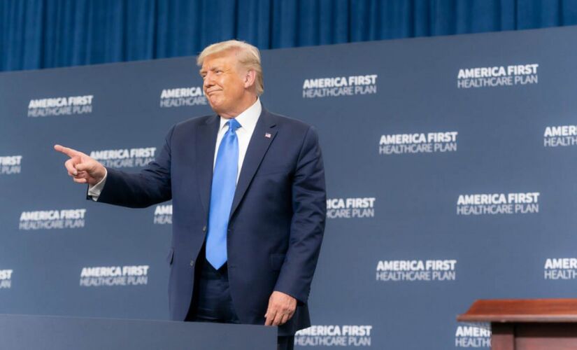 Presidente dos Estados Unidos, Donald Trump, enfrenta segundo processo de afastamento e seu mandato acaba dia 20 de janeiro
