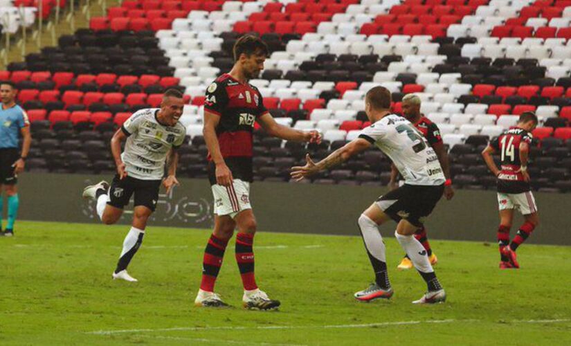 Com Gabigol no banco, o Flamengo começou o jogo com Bruno Henrique e Pedro no ataque