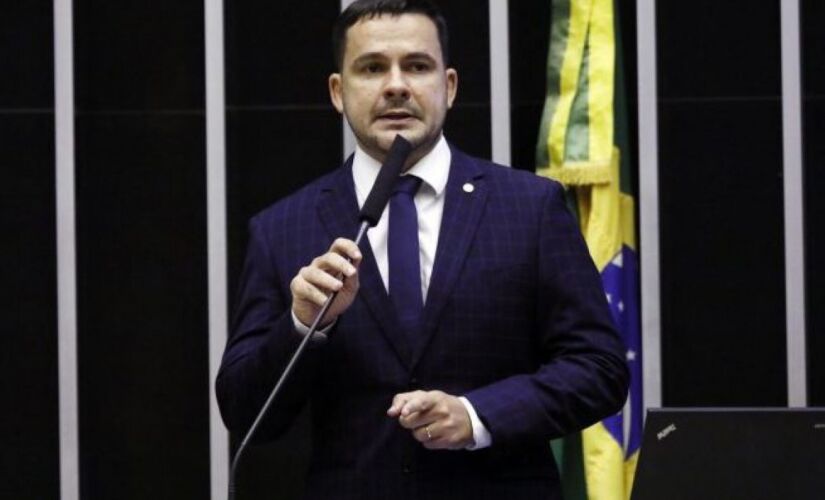 O deputado Capitão Alberto Neto (Republicanos-AM) é o autor da proposta