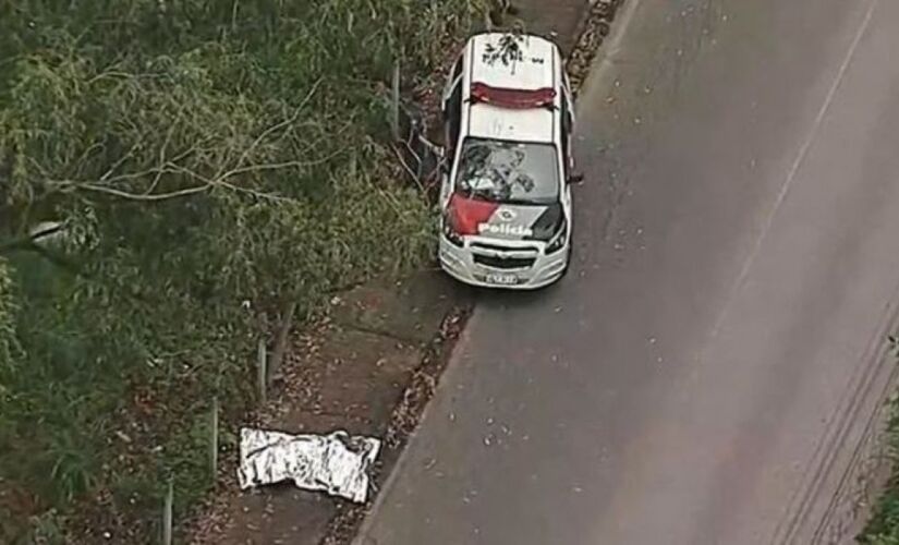 A Polícia Militar encontrou na madrugada desta quarta-feira, um corpo de um homem carbonizado, na Estrada do Lixão, em Embu
