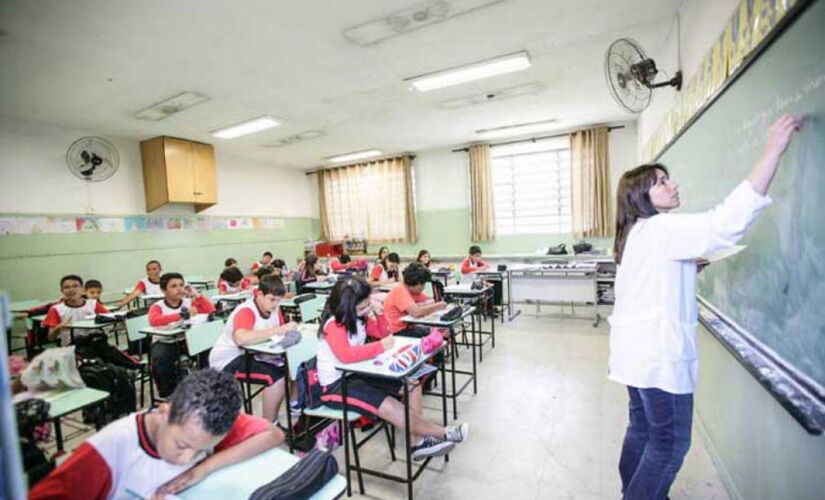 Sala de aula de escola de Tabo&atilde;o da Serra